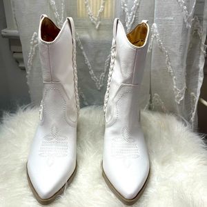 White leather cowboy boots size 8
